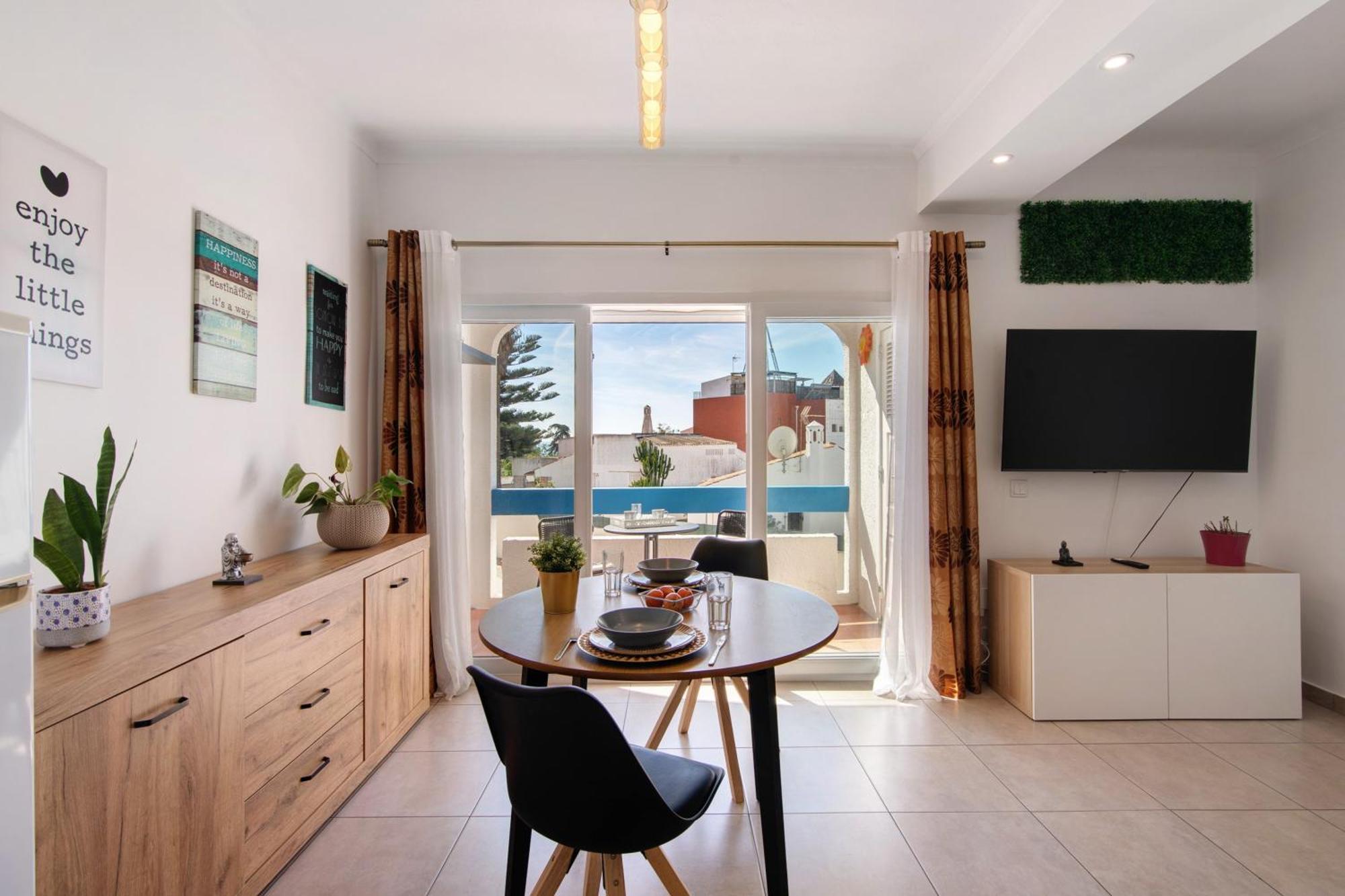Oura Apartment *
