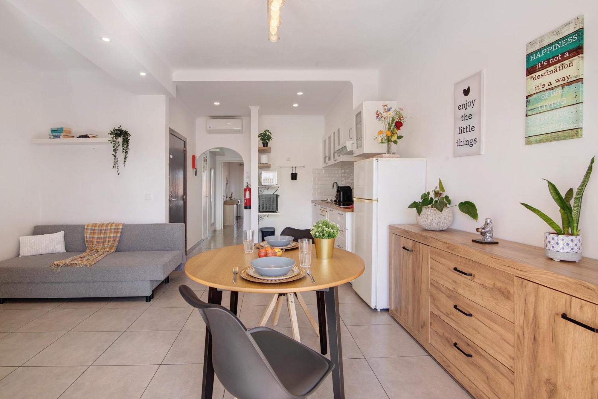 Oura Apartment *