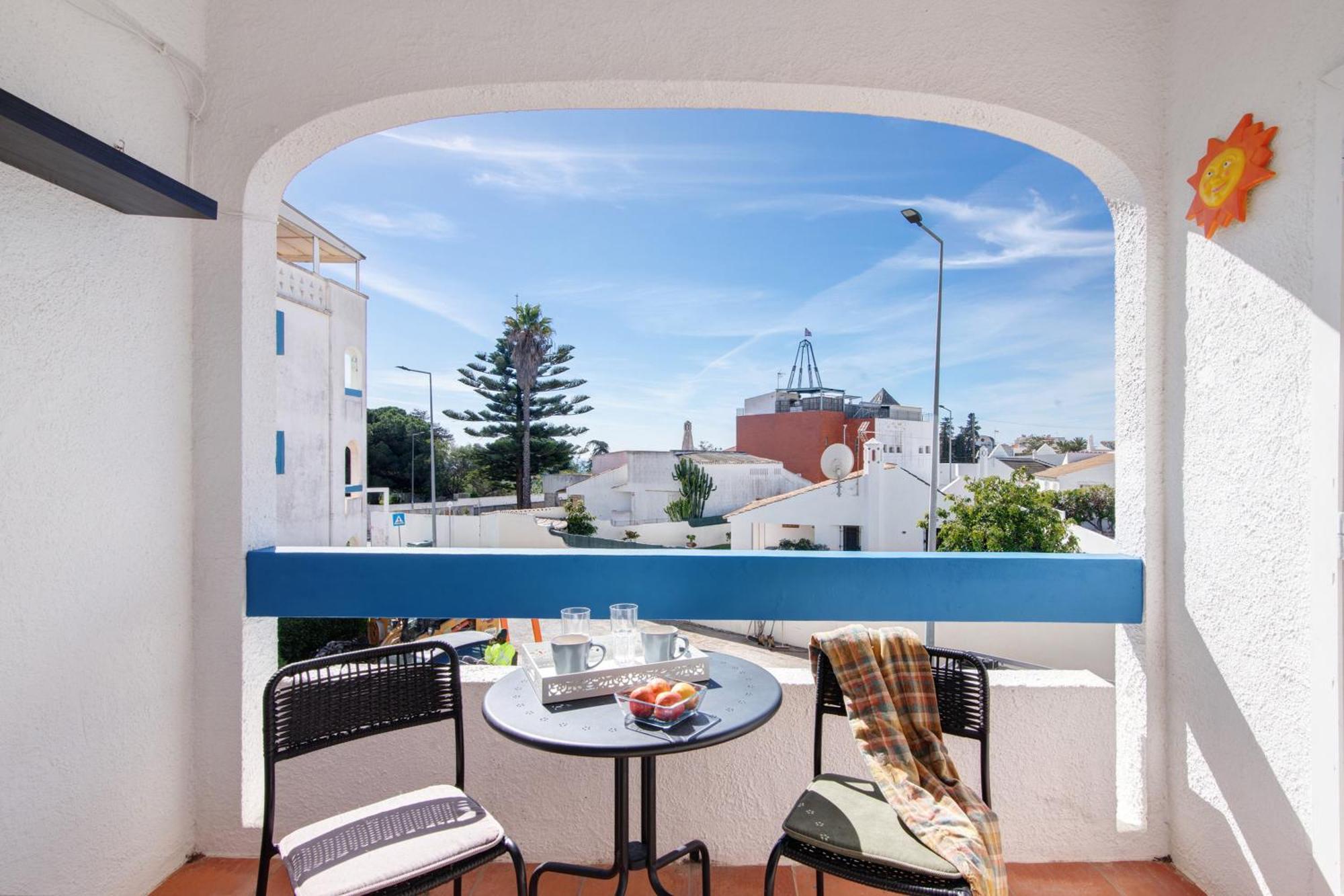 Oura Apartment *